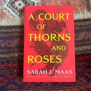A Court of Thorns and Roses paperback